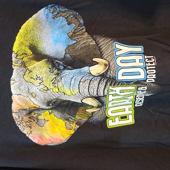 GILDAN EARTH DAY ELEPHANT T-SHIRT - Picture 2 of 4
